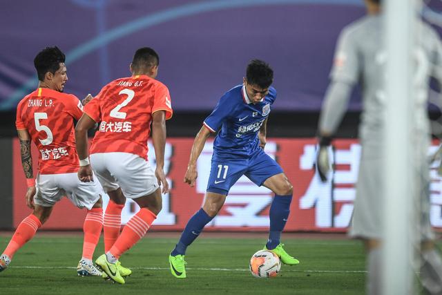 欧联附加赛-奇克双响莱奥破门 AC米兰3-0雷恩